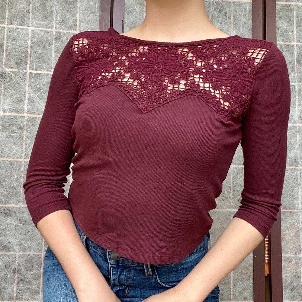 American Eagle — Maroon Crop Top w/ Crochet detail